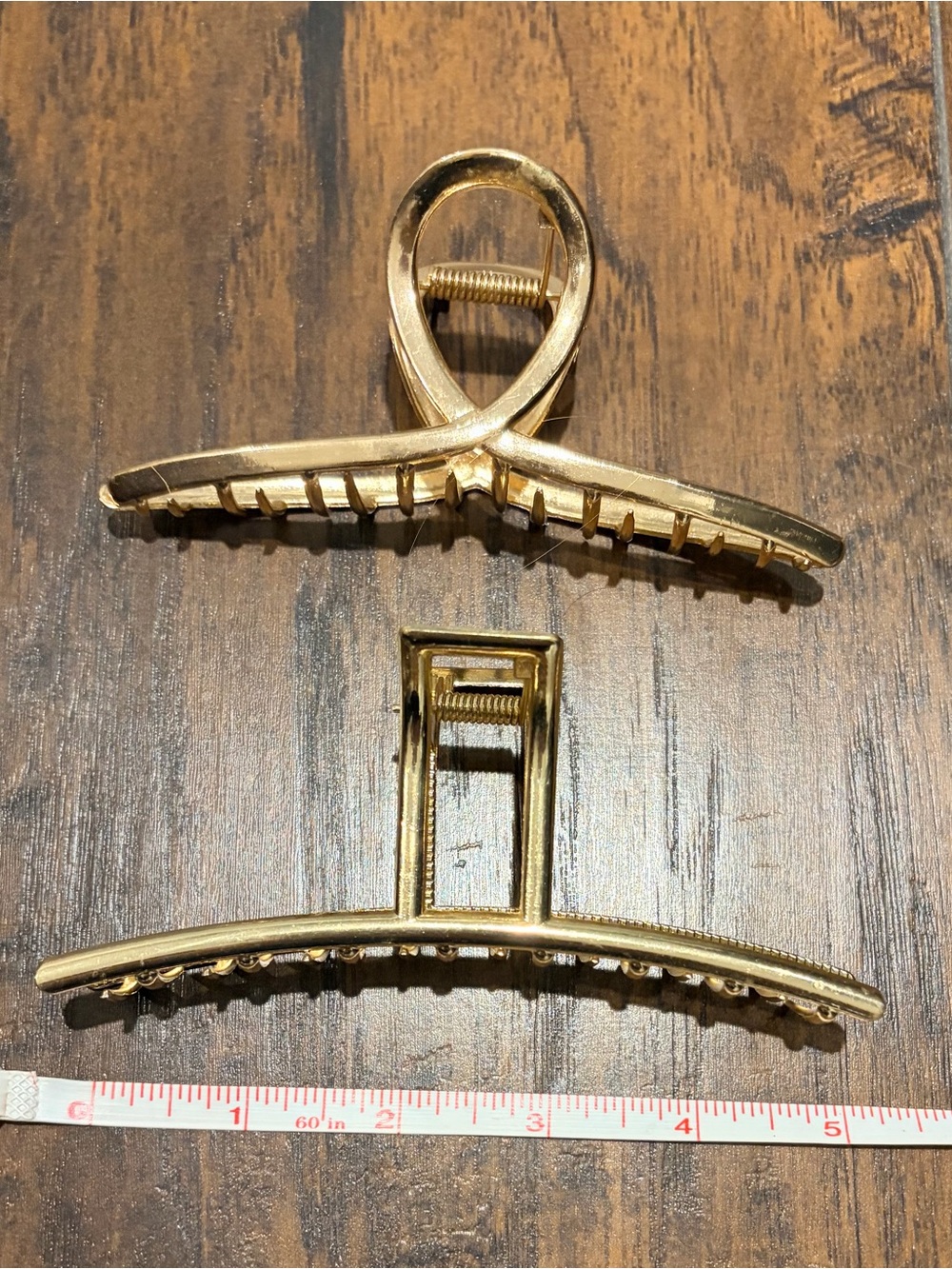 Source Unknown Gold Metal Hair Claw Clips - Set of 2
